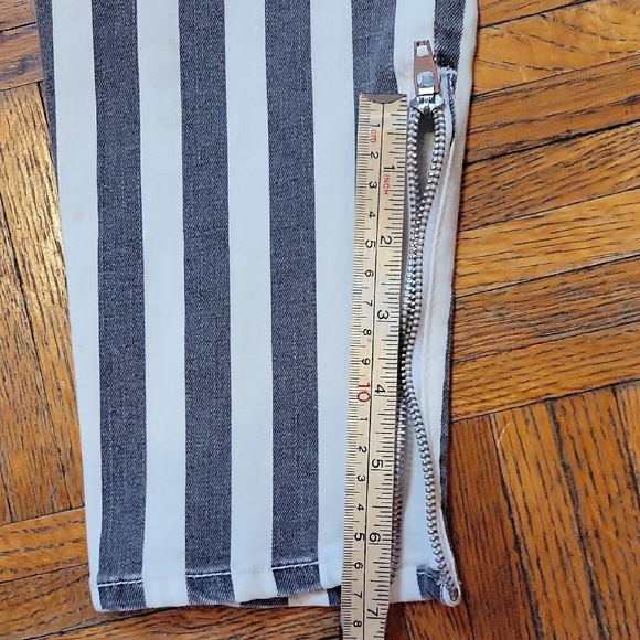 Bullhead Black and White Striped High-Rise Skinniest Jeans Size 9 Like New - Picture 12 of 12